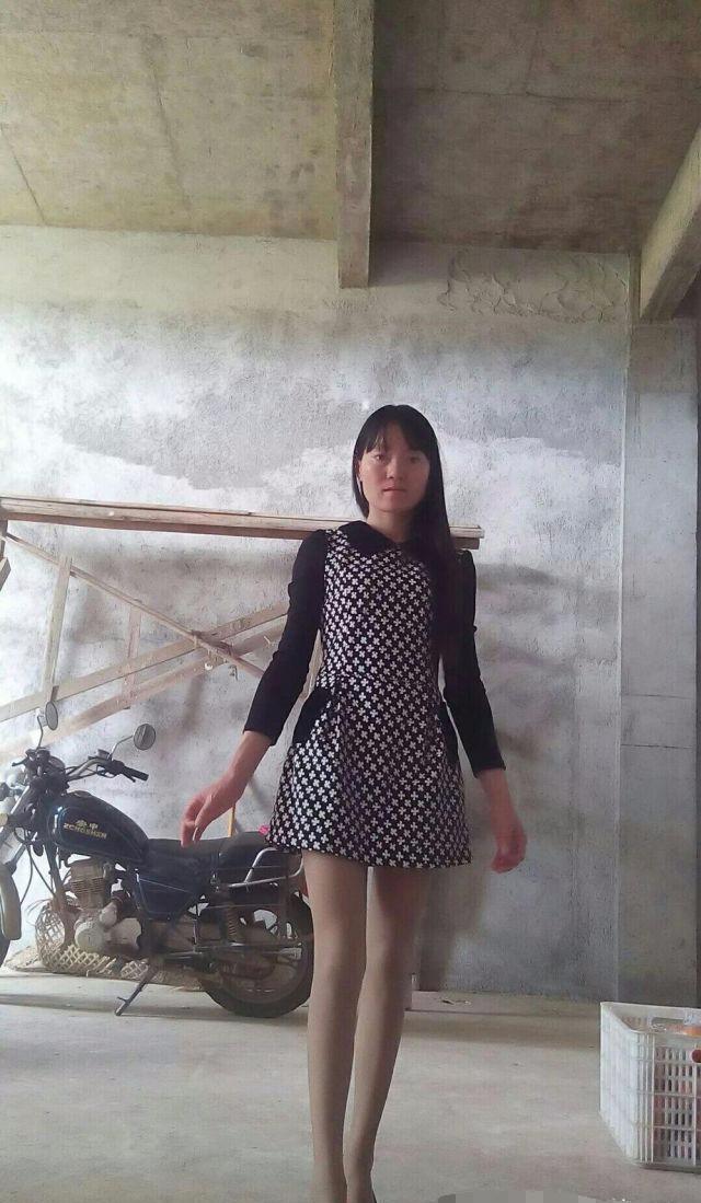 已是3个孩子的妈,却被人偷偷骂风骚,在农村我这样打扮
