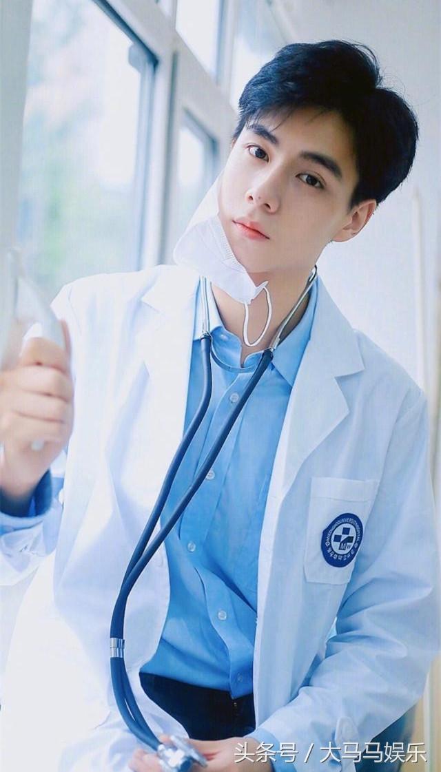 艺人里身高最高的8位男星，吴亦凡上榜，高以翔是娱乐圈最高的？