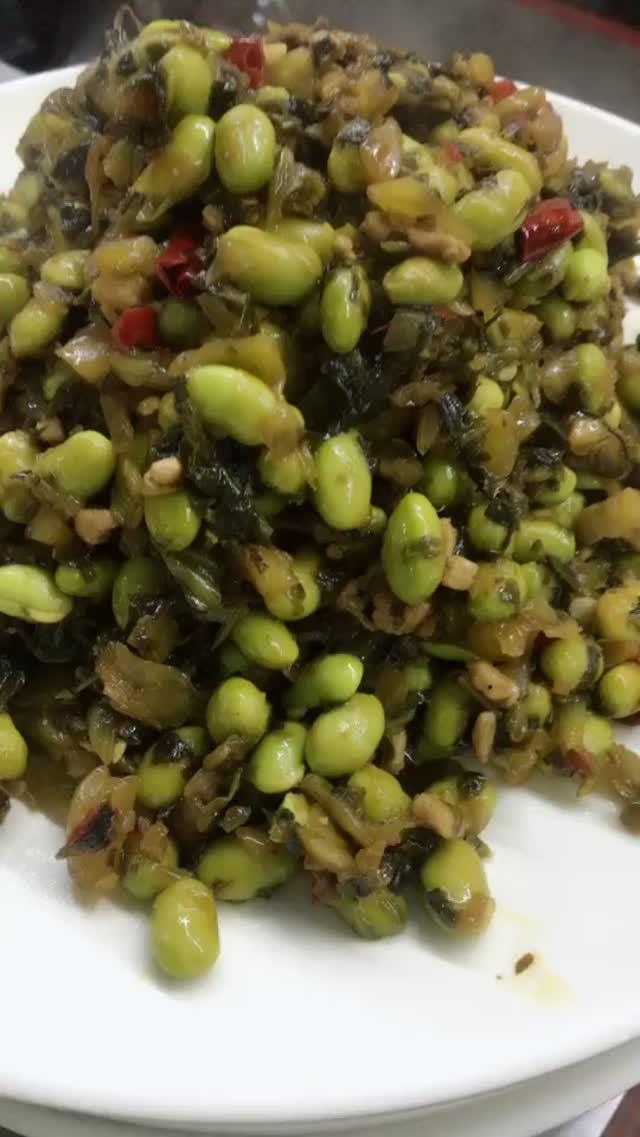 青豆炒酸菜,酸辣鲜香绝对下饭,特别适合没胃口没食欲的人
