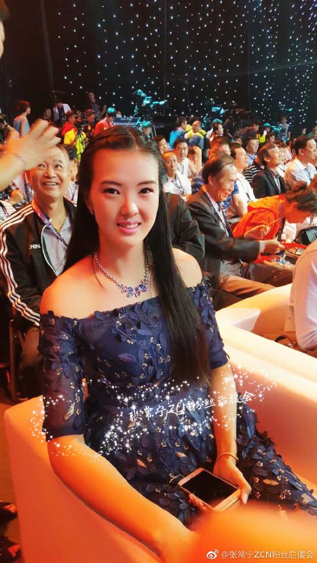 张常宁荣膺国内联赛mvp,与男球员合影被赞配