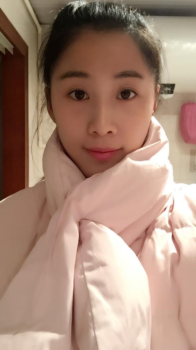 总是在朋友圈里展示自己自拍照的女生是什么心理呢?
