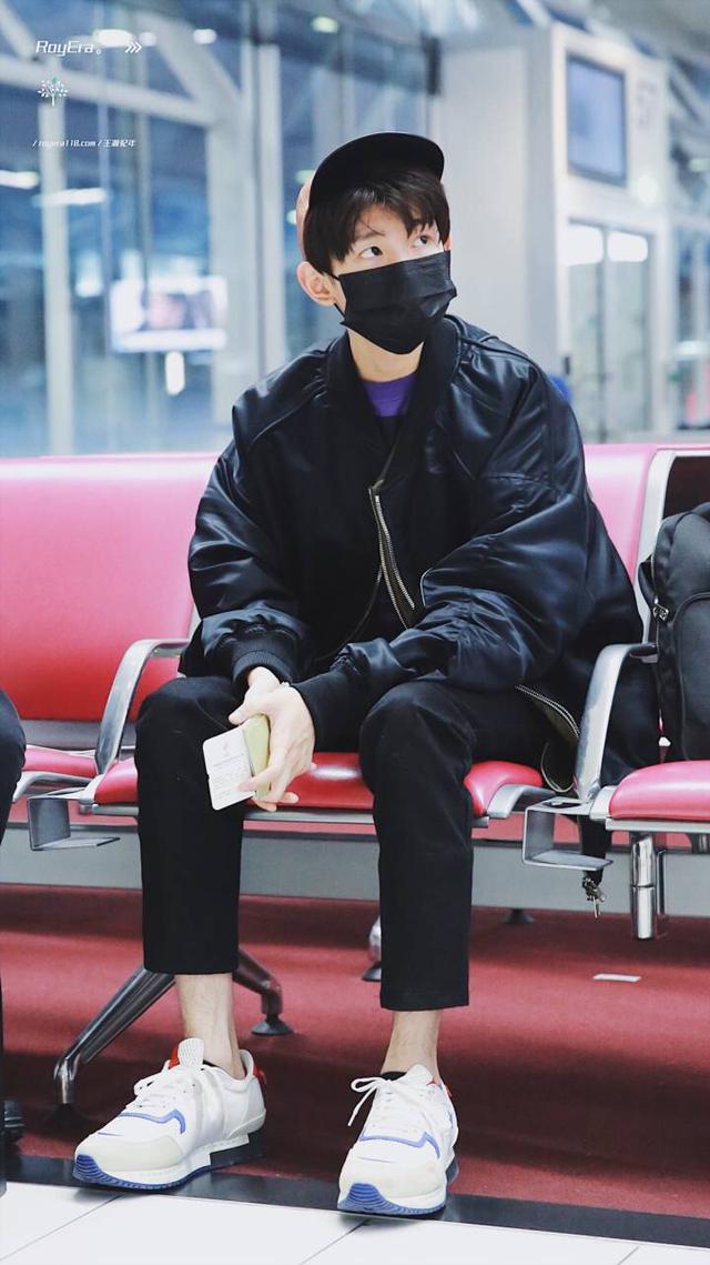 王源巴黎时装周 王源纪梵希 王源巴黎飞北京机