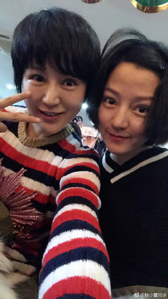 鲍蕾晒小女儿参加晚会照,妹妹鲍莉出镜撞脸迪丽热巴