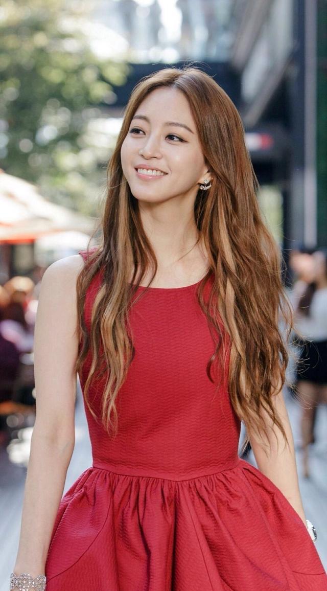 泰国丑男变性成美女嫁给21岁男友 励志整容的后遗症谁来买单?