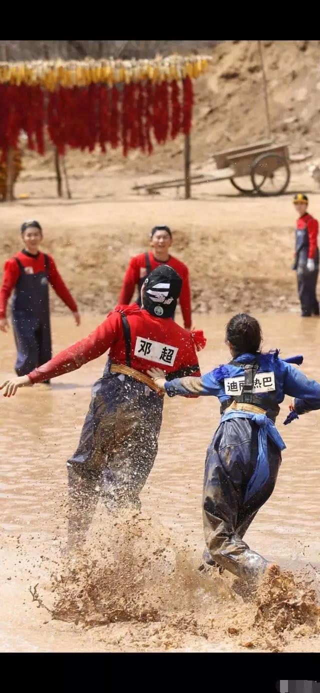 热巴含泪宣布退出跑男,兄弟团集体回应,鹿晗只