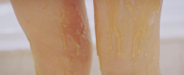 《宠物校花》曝预告片,校花女神的鸡蛋浴诱惑