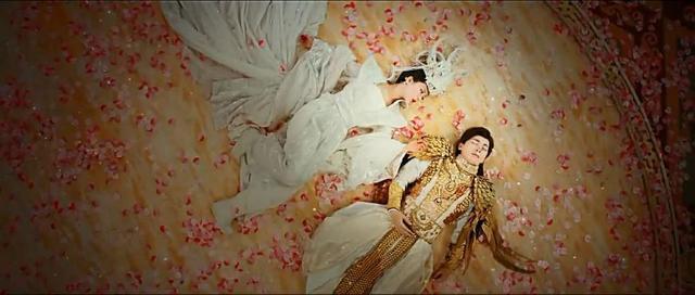 《香蜜沉沉烬如霜》邓伦被杨紫狂虐成魔，戏外两人私下欢乐多