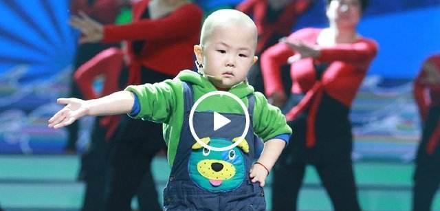 还记得那个广场舞的民间达人张俊豪吗?如今成