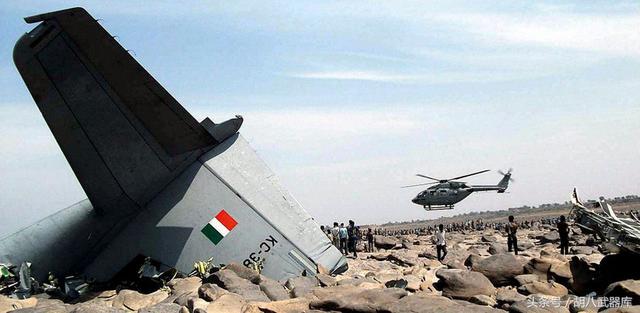 这国有钱任性,40年摔1000架飞机,背后原因竟全