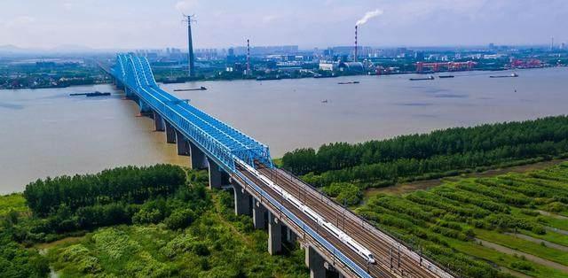 世界铁路桥之最南京唯一不走行人和汽车的大桥南京大胜关长江大桥