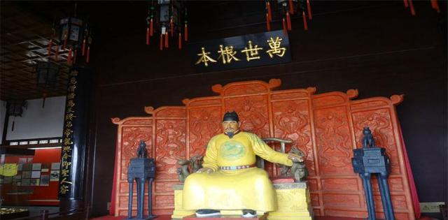 朱元璋能够成为皇帝，是父母坟地风水好吗