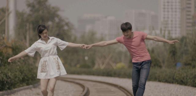 恩爱夫妻关灯后最喜欢做的几件事,越做越爱,你做了吗