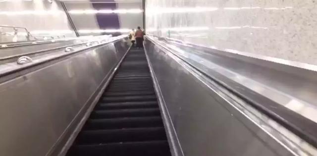 重庆现全国最深地铁站,坐趟车要下31层楼,比皇