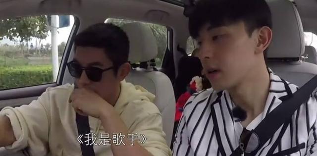 邓伦听偶像歌秒变迷弟,一路疯狂打call, 连夸3次