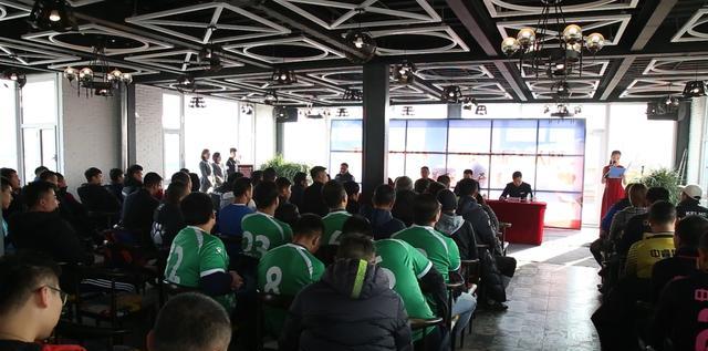 慈善为媒 天毅汽车城杯五人制足球赛开踢