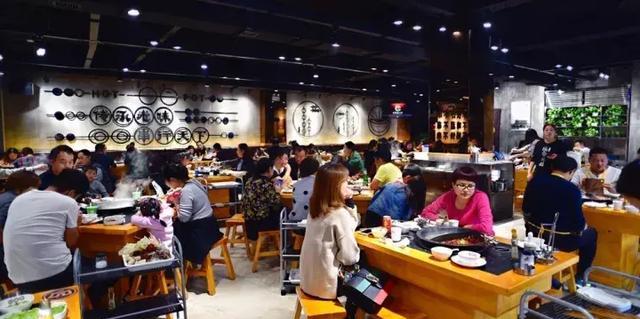 串串界的海底捞,24小时排队的凹串串来我大