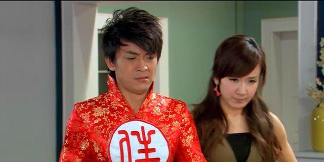 李佳航晒健硕肌肉，《爱情公寓5》他不回归张益达，反串白娘子