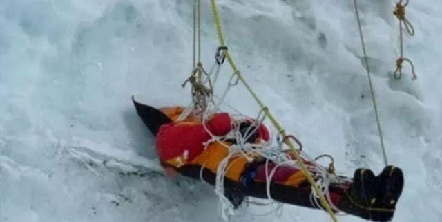 珠穆朗玛峰成世界最高的垃圾场!数不清的尸体、排泄物