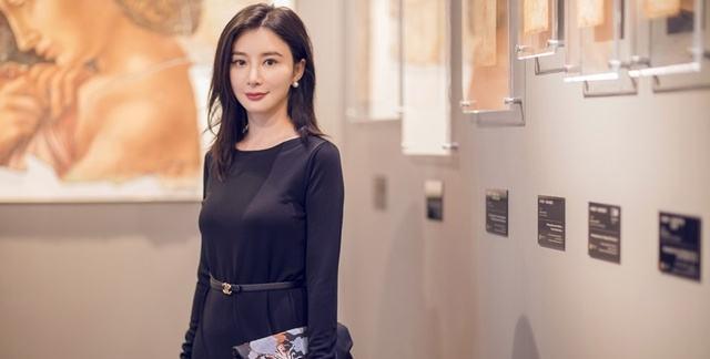 马蓉爸爸一条微博暗讽熊乃瑾,称宝强还是他女