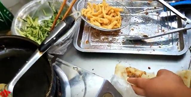 天津早餐 大饼夹一切