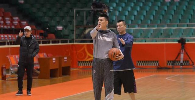 郭士强,杨鸣与工作人员发生口角