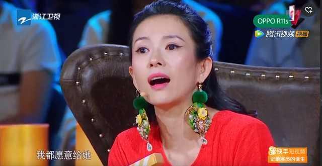 汪峰前妻现身走秀, 身穿内衣不该看的全看完! 网友: 白给都不要