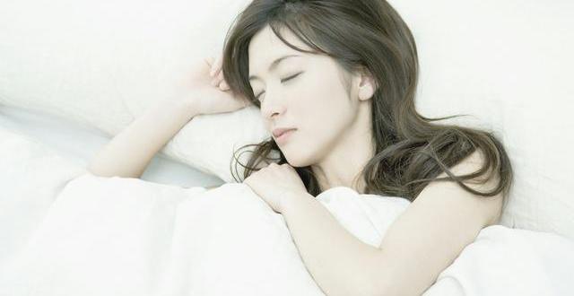 大家都知道晚上睡前喝杯热牛奶好处多多,到底