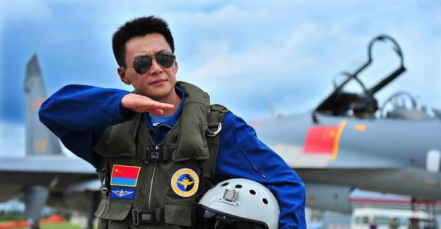 战机飞行员退役后可以转飞民航吗?没想到最好