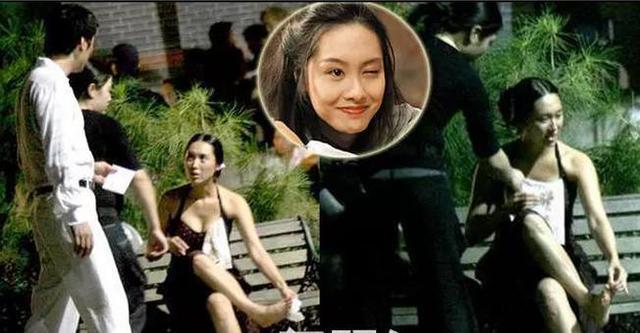 张一山抠完脚吃东西, 关晓彤跷二郎腿, 明星也不拘小节放飞自我