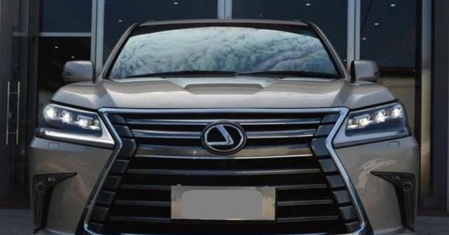 80后大叔155万落地雷克萨斯LX570，春风得意，却招老婆一脸嫌弃