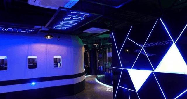 LOL大司马开了一家真皮网咖,但网友看了价格都不敢进去!