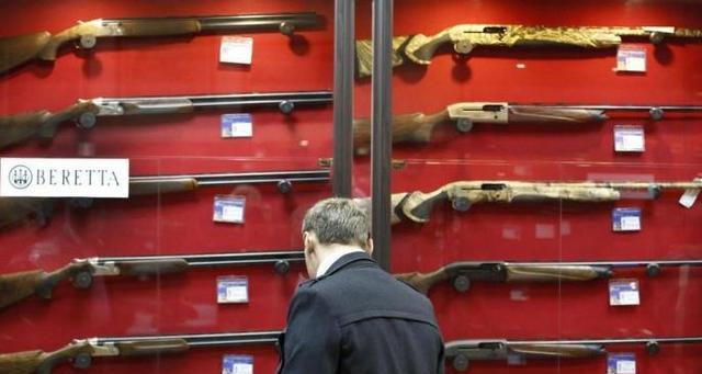 能买到AK47算啥?俄罗斯枪店连重机枪都卖!价格仅15000元