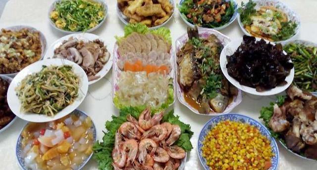 实拍东北人的年夜饭,不做二三十个菜都不算过年!