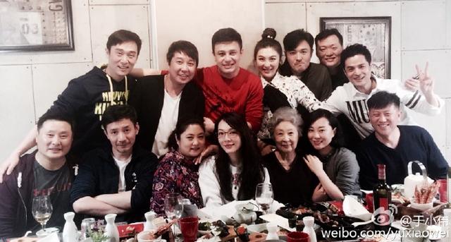 中戏99明星班聚会，于小伟、靳东、马丽、陈思成竟然是同班同学？