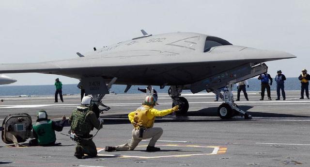 歼15弹射型完成电磁弹射起飞试验,电磁弹射航