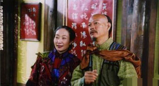 护士转行当演员，丈夫去世11年未再嫁，如今淡出，独自抚养女儿