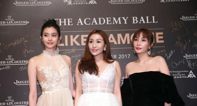 奚梦瑶与绯闻男友现身慈善晚宴,与未来婆家齐齐合影