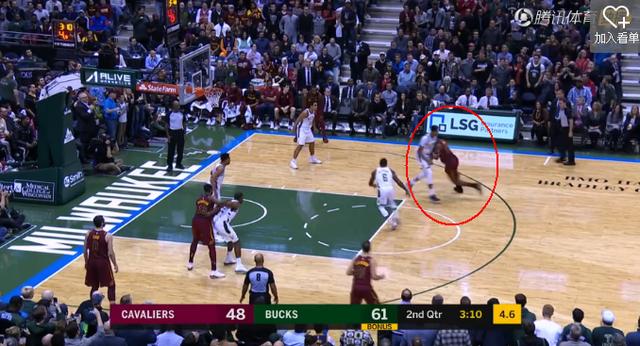 真正的推土机式上篮,球迷:就算后面有一度墙,詹