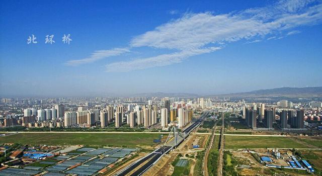 古城钢铁巨龙腾飞,大同老城区与御东新区新的交通要道即将竣工。