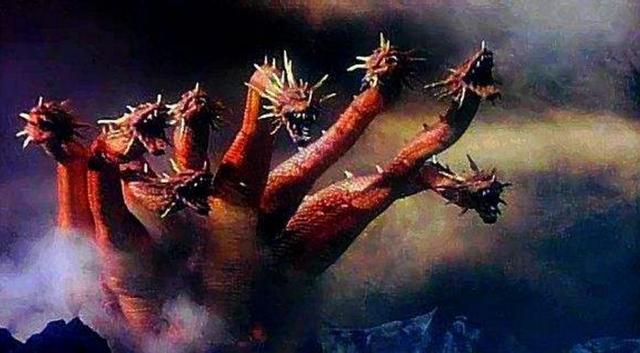 中国上古神话中的九头神兽，日本八岐大蛇在它们面前不堪一击