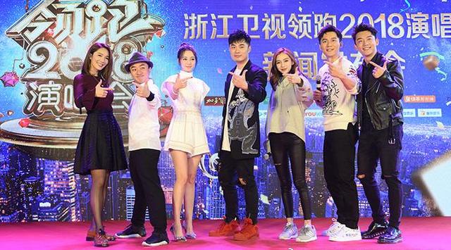 好诡异的图:迪丽热巴和杨颖的腿细又长,郑恺却