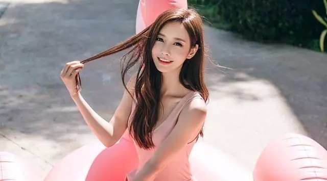 女人喜欢你,会给你这三个小暗示,不懂就错过了!