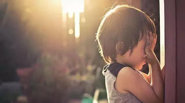 泪奔|小男孩写给爸爸的一封信,看哭了千万家长