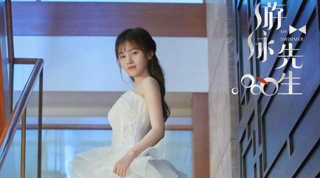 被称偶像之神，最火时“四千年第一美女”都给她洗脚，还记得她吗
