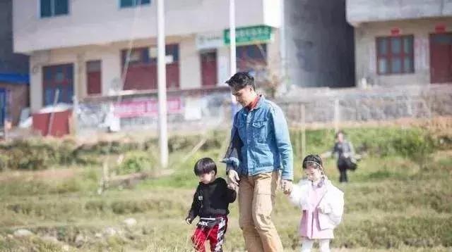 明道不仅长得帅,教孩子竟然也是套路满满!