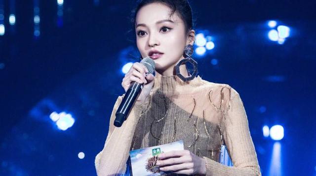 邓伦听偶像歌秒变迷弟,一路疯狂打call, 连夸3次