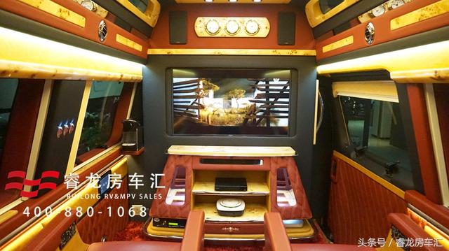 实拍17四驱限量款福特E350,霸气稳重,内饰奢华顶级商旅