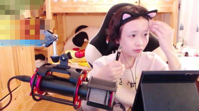 主播轩墨宝宝直播教化妆, 网友: 天哪, 原来他素