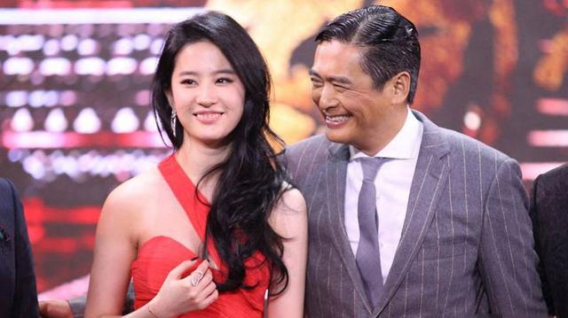 180万过生日,“干爹”从此被玩坏,刘亦菲却说:我就是屌丝