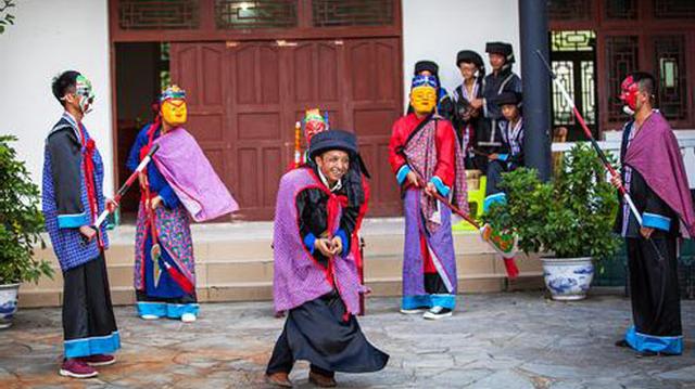 2020中国56民族人口排名_中国不止56个民族,这个族群人口近百万却未被承认